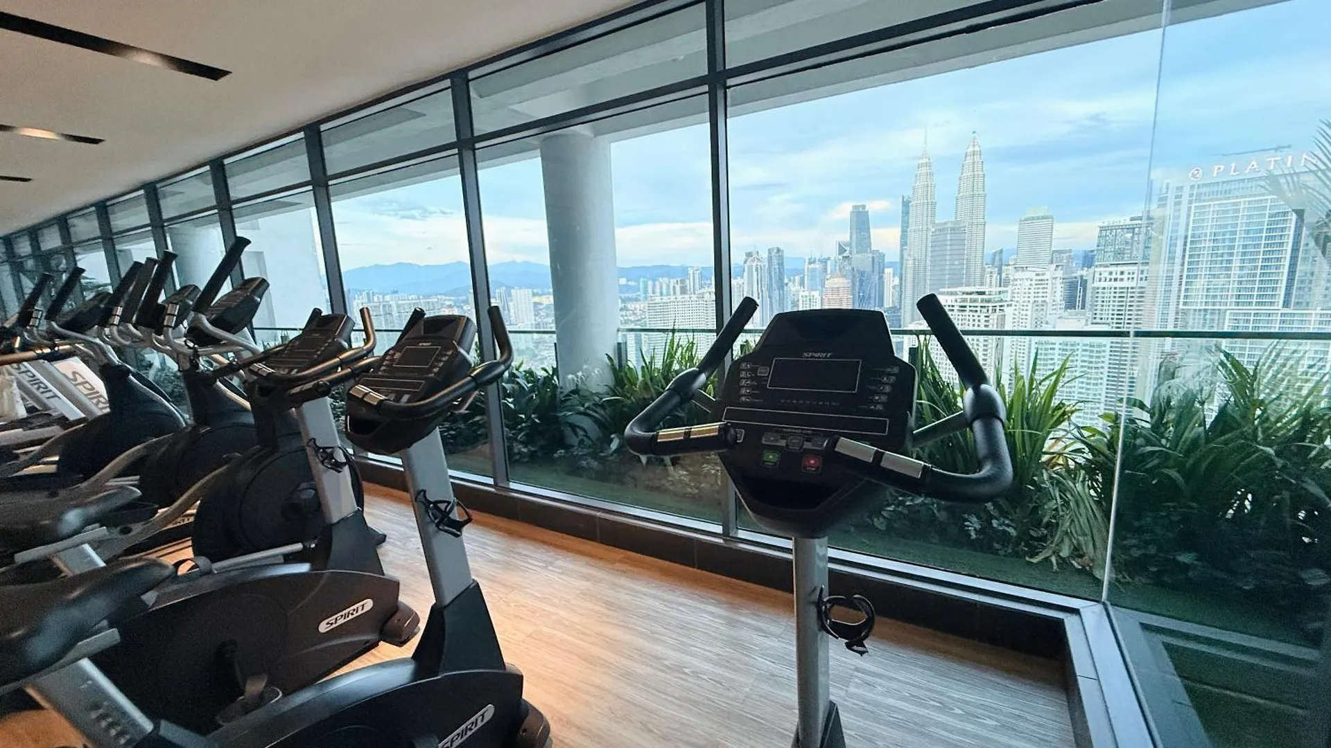 Sky Pools Colony Suites Klcc Куала-Лумпур Апартаменты