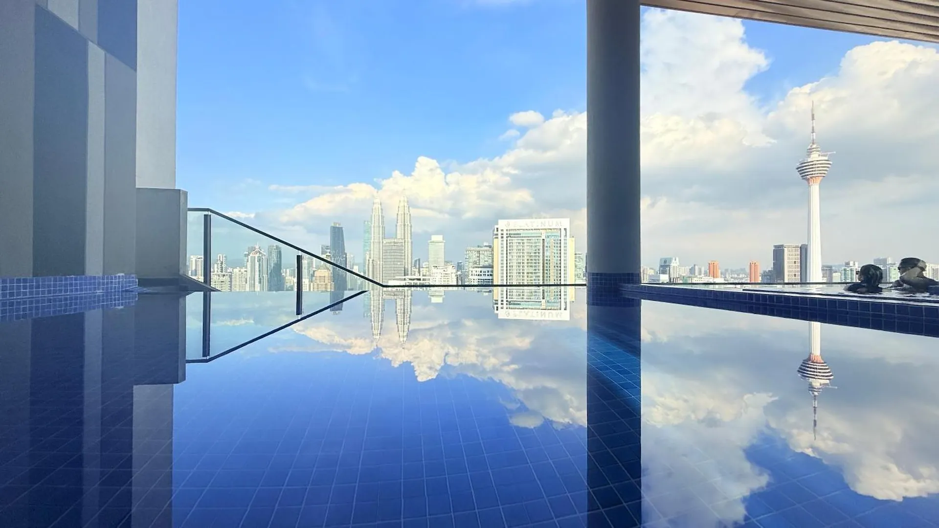 Sky Pools Colony Suites Klcc 吉隆坡